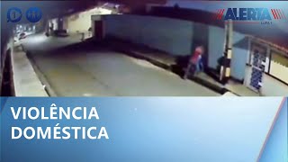 Cabo da policia é flagrado batendo na companheira Alerta lupa 1 [upl. by Naimad]