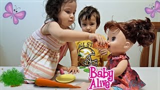 Baby Alive Doll quotSnackin Saraquot Unboxing  Toddlers Learning and Playing with Toy Dolls [upl. by Lugar]