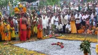 Sri Samayapouram agni pravessa tirouvijâ Piton St Leu 2013 [upl. by Owen]