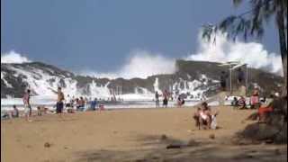 Vagues dans une plage fermée à Porto Rico [upl. by Halladba]