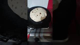 Roti banane ka sahi tarika roti falkarotiramadan trending viralyoutubeshorts [upl. by Arri]