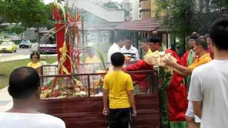 Taoist Tanki shaman ceremony at Shunfu Rd Singapore 2009 [upl. by Aynotak]