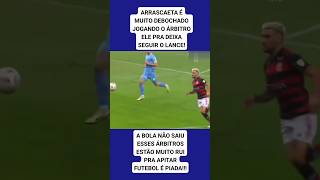 ARRASCAETA É MUITO DEBOCHADO JOGANDO O ÁRBITRO ELE PRA DEIXAR SEGUIR O LANCE A BOLA NÃO SAIU [upl. by Tonia]