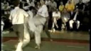 BKK Kyokushinkai Karate David Pickthall Knee Knockout 1986 [upl. by Felic324]