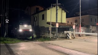 ALLIMPROVVISO esce dal BUIO un MEGA TRENO LUNGHISSIMO CON DUE LOCOMOTIVE DA PAURA [upl. by Collis]