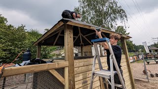 Kippenhok Hooiberg Bouwpakket kap in elkaar zetten [upl. by Uund]