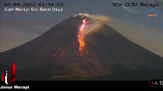 The eruption of the Merapi volcano in Indonesia April 9 2023 [upl. by Trakas23]