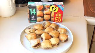 14 Mini Beef Pasties  New  Iceland  Food Review [upl. by Hasseman]