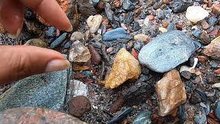 GRANDE VARIEDADES DE PEDRAS PRECIOSAS NA BEIRA DO RIO [upl. by Beniamino596]