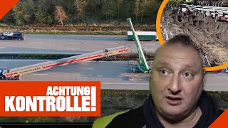 Schwerer Unfall  65 m langes Bauteil kracht in Mittelleitplanke  Achtung Kontrolle  Kabel Eins [upl. by Llehcram]