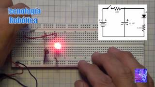 Tecnología Robótica 035 Funcionamiento del capacitor [upl. by Attaynek]