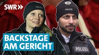 Rote Roben Polizei Schlagstöcke  Hinter den Kulissen der Hohen Gerichte in Karlsruhe [upl. by Derfliw625]