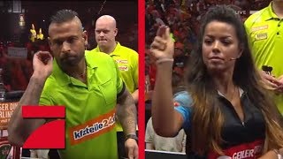 Tim Wiese amp Michael van Gerwen vs Rob Cross amp Fernanda Brandao  Gruppenphase  Promi Darts WM [upl. by Kired4]