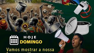 recém casados desfilando na manifestação em Moçambique [upl. by Arihay]