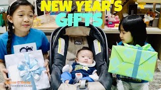 TRAVIS NEW YEARS GIFTS Kaycee amp Rachels Baby Brother [upl. by Ohcamac]