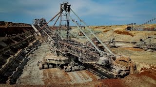 Giant machines The work bucket wheel excavator Работа роторного экскаватора [upl. by Deragon]