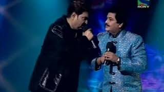 Kumar sanu and udit narayan live performance together 2018 [upl. by Hnilym509]