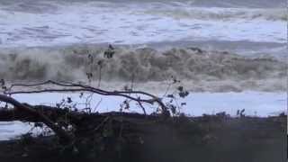 Vagues déferlantes sur la plage de Saint Cyprien dans les Pyrénées orientales [upl. by Duke970]