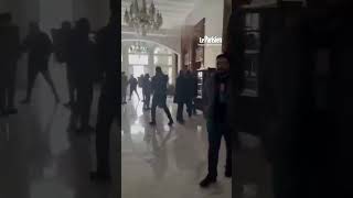 Le palais de Bachar alAssad à Damas envahi par les Syriens [upl. by Kramnhoj]