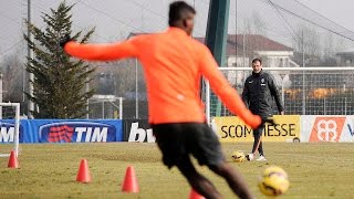 Juventus Shot Challenge Allegri vs Pogba [upl. by Lockwood]