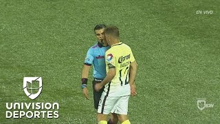 Pablo Aguilar le da un cabezazo al árbitro al término del Xolos vs América [upl. by Arraes539]