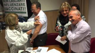 I vertici dellAsl di Foggia si vaccinano contro linfluenza [upl. by Nuhsar894]