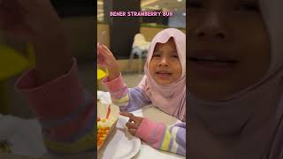 Kombinasi Makanan Unik Bakso Swedia Dikasih Selai Strawberry [upl. by Nat]