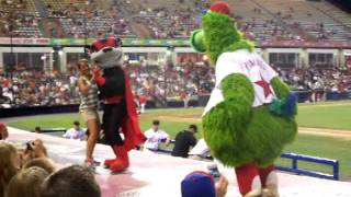 20110802  Phillie Phanatic amp Nutzy at Richmond Flying Squirrels gameMOV [upl. by Ened]