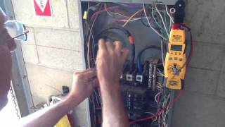 How to measure 3 Phase Voltage with Highleg [upl. by Bilak331]