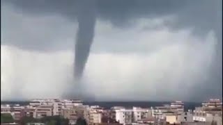 Il video della tromba marina nel mare davanti a Livorno [upl. by Roehm]