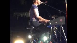 Coldplay  Everglow Live at Auckland  A Head Full Of Dreams Tour  HD [upl. by Finnigan]