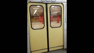 Budapest Metró doors and announcements at Klinikák station M3 line Metrovagonmash 81–717 [upl. by Latsyrcal]