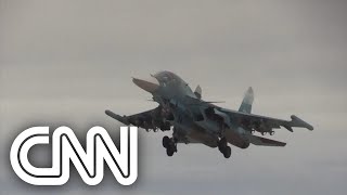 Vídeo mostra ataque aéreo da Rússia na Ucrânia  CNN DOMINGO [upl. by Sivrahc273]