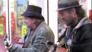 The Kinks Dave Davies catches street busker act Laura and Pixi do Stray Cat Strut [upl. by Ahcirt]