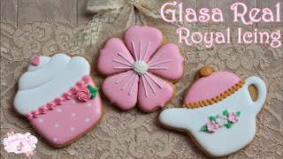 Cómo hacer la glasa perfecta y cómo decorar galletas Royal Icing  Glazura pentru turta dulce 🍰 [upl. by Arvo]