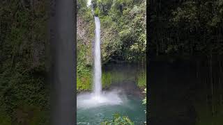 Cascada La Fortuna parque nacional Volcán Arenal Costa Rica [upl. by Kolodgie]