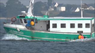 Izel Vor  Bateau qui Rentre au Port  Fileyeur  Lorient  passe  Larmor Plage  Bretagne  France [upl. by Ylhsa]