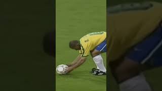 Roberto carlos free kick vs 13 years old goalkeeper football cr7 [upl. by Siobhan558]