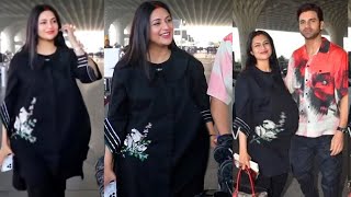 5 Month Pregnant Divyanka Tripathi Flaunts her Baby Bump with husband Vivek Dahiya at Mumbai Airport [upl. by Arol]