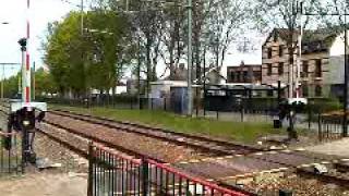 Spoorweg overgang station Hoensbroek 16 april 2011 [upl. by Yorgo96]