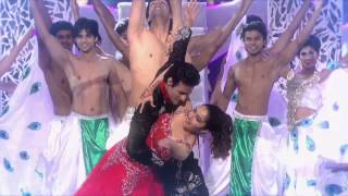 Shraddha kapoor live dance performance Aashiqui 2 romantic amp double romantic STAR GUILD awards [upl. by Sears477]