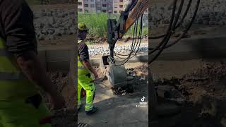 Gebärdensprache für Baggerfahrer😍 ltgseelow rohrleitungsbautiefbau teamarbeit baustelle [upl. by Gleda]