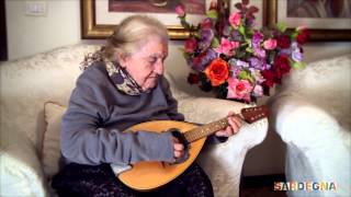 La Sardegna dei Centenari Giuseppina Madeddu 100 anni a suon di mandolino [upl. by Arammahs]