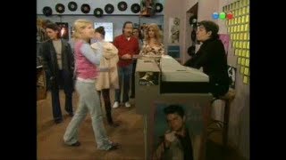 Casados con Hijos  Escena disqueria Seba Rubio [upl. by Esalb]