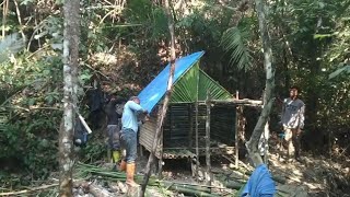 building a simple shelter cooking delicious cilok sleeping soundly all night in the middle forest [upl. by Gine]