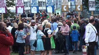 Fans vor dem Konzert von Andreas Gabalier  Krieau Wien 2014 [upl. by Paxton]