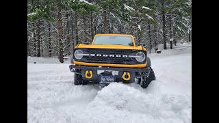 How does Bronco do in the snow Hero button use in snow 4WD Rear or front diff lock 4low [upl. by Delorenzo639]