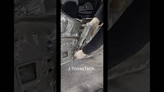 J torres  Easy rear body panel remove  facil remover el panel trasero [upl. by Sinaj51]