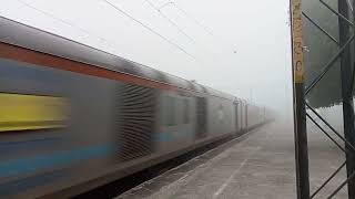 Train no 13150 Kanchankanya Express crossing station in foggy weather ☁️ kanchankanyaexpress foggy [upl. by Warrick]