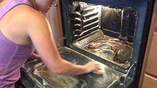 HOW TO CLEAN YOUR OVEN NATURALLY  ONLY 3 INGREDIENTS [upl. by Tirreg]